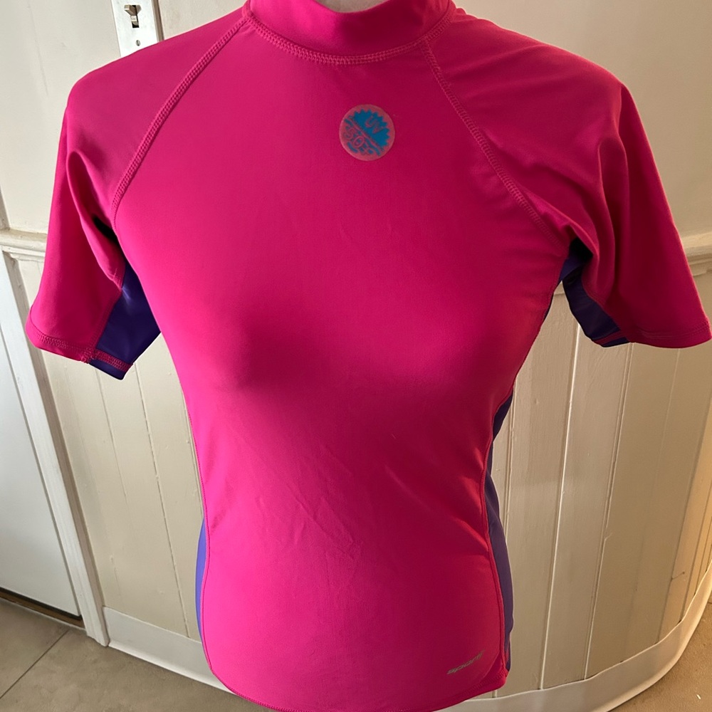 NWT Woman’s Sporti Pink and Purple Fitted Short Sleeve Rashguard Size X-Large